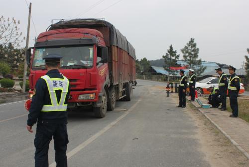 惠州治超新規(guī) 超限超載一年3次以上將取消貨車司機(jī)從業(yè)資格